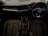 Audiは創業者であるホルヒの「いかなる時代においても第一級の素材を用い、操縦安定性に優れ、さらに進歩的なクルマの製造を目指す」という考え方に則り、こだわり抜かれたインテリアを目指しています。