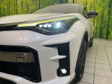 【LEDヘッドライト】悪天候や夜間走行時も良好な視界を確保し安心して運転できる高輝度LEDヘッドライトを装備!点灯速度が早く、消費電力も抑えられています。