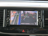 サイドブラインドモニターは、狭い道での離合の際に安心です。