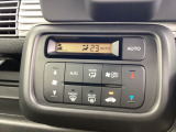 オートエアコンでお好みの温度調整が出来、オールシーズン快適にドライブできます!