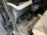 収納スペースもたくさん有ります☆車検証や小物類などすっきり収納♪