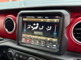 運転席・助手席の温度調節を個々に設定できるデュアルゾーンオートエアコンを装備しております。