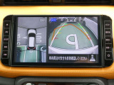 自車を真上から見下ろすように映し出すので周囲の状況が分かるアラウンドビューモニター搭載。フロントカメラとしても使用できます。車庫入れなど苦手な人の頼りになる助っ人です。