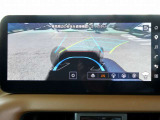 インビジブルフードビュー!まるで車の下が透けて見えるような画像で、落下物や水たまりなどスムーズに回避!