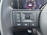 ハンドルスイッチで車両設定・オーディオの選曲や音量調整などが出来、安全性もアップ。