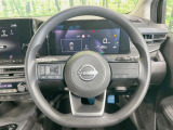 インテリアに合わせたデザインのステアリングは、運転される方のことも考え、運転しやすい形状、大きさです。是非一度、実際に触ってお確かめください。