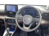 運転席まわりです。 各操作スイッチは使いやすい位置に配置されてます。