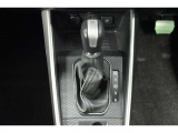 ハイブリッドカーですが運転操作は普通の車と変わりませんのでご安心ください。操作方法はスタッフが説明いたしますのでお気軽にご質問ください