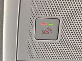 エアバッグ作動時や後突時、もしくは車内のSOSボタンを押した際に緊急通報オペレーターに連携し、救急・警察を手配します。更にオペレーターにも連携、お客様のご要望に応じてロードサービスの手配を行います。