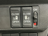 狭い所でも乗り降り楽々な両側電動スライドドアです!簡単にドアの開閉が出来る為女性やお年寄りにも優しく、荷物で手が塞がった時なども大変便利です!