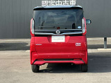 リヤゲートは天井が高い車なので開口面積が広く自転車などの大きな荷物の積み込みもらくになりますよ。