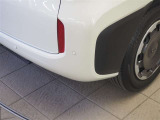 コーナーセンサーを車の前後に装備。障害物までの距離に応じて警告音を変えてお知らせ。縦列駐車時や駐車場・車庫などでの取り回しをサポートします。詳細は販売店スタッフまでおたずねください。