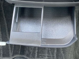 スライド式トレイ装備!携帯電話や財布などの小物類を置いておくことが出来ます。