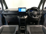 【前方視界】開放的な前方視界!運転がしやすく疲れにくいです♪窓が大きく、見通しがとっても良いおクルマですよ♪