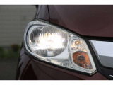 HIDヘッドライトで夜間の視認性も高く、更にオートライト搭載で、車外の明るさを感知し自動でライトを点消灯します。