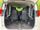 普段のお買い物や通勤、送迎等に十分な荷室スペースを確保しております。セカンドシートを倒すと、大きな荷物の積載も可能です♪
