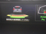 後退時ブレーキアシスト 後退時に衝突の可能性がある場合は、段階的に注意を喚起してくれます。回避操作がない場合は出力とブレーキの制御により、衝突回避、または被害を軽減してくれます