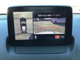 360&deg;ビューモニターでは前後左右4つのカメラ映像をさまざまな走行状況に応じて切り替えてセンターディスプレイに表示することで、駐車時や狭い道でのすれ違い時、見通しの悪い交差点進入時でも安心感を高めます