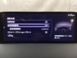 フォワードセンシングカメラで認識した交通標識をアクティブドライビングディスプレイに表示し、交通標識の見落とし防止を図り、安全運転を支援します。