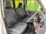 運転席シート廻りは使用感も少なく、良好な状態となっています。前オーナー様が丁寧に使っていたことがよくわかりますね。