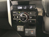 オートエアコンは温度を設定するだけで、自動で風量などを設定してくれます。運転しながら操作も必要ないので、安全性も向上します。