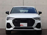 ●一目でAudiとわかる特徴的なシングルフレームグリル・LEDランプ。精悍なフロントマスクからAudiのスマートで上品なブランドを連想させてくれます。女性にも大変ご好評頂いております。