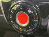 【オートエアコン】一度お好みの温度に設定すれば、車内の温度を検知し風量や温度を自動で調整。暑い&hellip;寒い&hellip;と何度もスイッチ操作をする必要はありません。快適な車内空間には必須の機能ですね♪