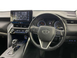 運転席まわりです。 各操作スイッチは使いやすい位置に配置されてます。