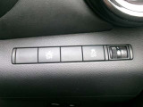 エマージェンシーブレーキは今や必需品!前方走行車との衝突の危険性が高まったとシステムが判断した場合に作動し、警告音を鳴らし、自動的に停車または減速して衝突回避や衝突被害を軽減します。