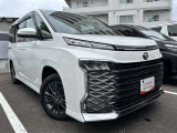 鋭く勢いのある目つきが印象的なデザインのヘッドランプです。