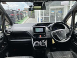 【運転席・インパネまわり】ハンドル・シート・フロアーなど隅々までプロによるクリーニング済み☆彡キレイな車内でドライブが一層快適にお楽しみいただけます!!