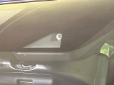 【エマージェンシーブレーキ】走行中に前方の車両等を認識し、衝突しそうな時は警報とブレーキで衝突回避と被害軽減をアシスト。より安全にドライブをお楽しみいただけます。