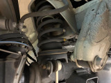 お車を安心してお乗りいただく為には、足回りの定期点検が欠かせません。サービスサポート(有償保証)では無料点検もご提供しており、安心のカーライフをお過ごしいただけるサポート体制が整っています。