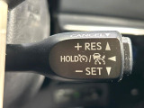 【クルーズコントロール】高速道路もラクラク走行。アクセルを離しても一定速度で走行ができ、長距離運転時の負担を軽減!加速・減速も簡単なスイッチ操作で調整できます。