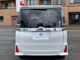 後部座席もゆったり、足元も広々。シートからマットまで綺麗です!