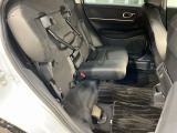 後席をはね上げれば、「もうひとつの荷室」が生まれます。