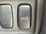 【パワーバックドア】スマートキーや運転席のボタンを押すだけでリアゲートが自動で開閉します!荷物を持っている時や、高い位置にあるバックドアを閉める際に便利な機能です♪