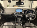 BMWを熟知したメカニックによる、360度の納車前点検。ドイツ本国と同様の教育・訓練を受けたメカニックが、360度によるポイントを徹底的に点検、整備した後にお客様にお引渡しします。