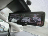 スマートルームミラー。フル乗車+積載時もカメラ画像にて後方確認。心強い味方です☆