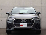 ●一目でAudiとわかる特徴的なシングルフレームグリル・LEDランプ。精悍なフロントマスクからAudiのスマートで上品なブランドを連想させてくれます。女性にも大変ご好評頂いております。
