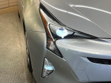 【LEDヘッドライト】悪天候や夜間走行時も良好な視界を確保し安心して運転できる高輝度LEDヘッドライトを装備!点灯速度が早く、消費電力も抑えられています。
