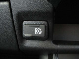■AC100V/100W電源コンセント。これがあると家庭用の家電が車内で使用できるので便利です。