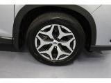 225/60R17のタイヤサイズです。