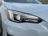 【LEDヘッドライト】悪天候や夜間走行時も良好な視界を確保し安心して運転できる高輝度LEDヘッドライトを装備!点灯速度が早く、消費電力も抑えられています。