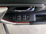 パワーウィンドウは運転席ワンタッチ式になっています。挟み込み防止機能付きなので小さなお子様やペットの安全も確保します。