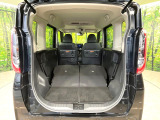後席を格納すると、これだけの広さが!シーンに合わせたシートアレンジで、大きな荷物も積むことが出来ます♪