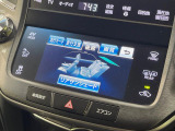 【電動リアサンシェード】日差しや車外からの光が眩しいときにサッと引き出して使える、格納タイプのサンシェードを装備。後席に乗ったお子様がウトウトしだした時など、ぜひご活用ください
