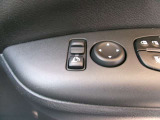 ドアミラーの鏡面の調節、格納は運転席からすべて操作できます!