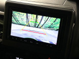 【バックカメラ】駐車時に後方がリアルタイム映像で確認できます。大型商業施設や立体駐車場での駐車時や、夜間のバック時に大活躍!運転スキルに関わらず、今や必須となった装備のひとつです!