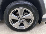 タイヤサイズは225/60R18で純正アルミホイール付きです。